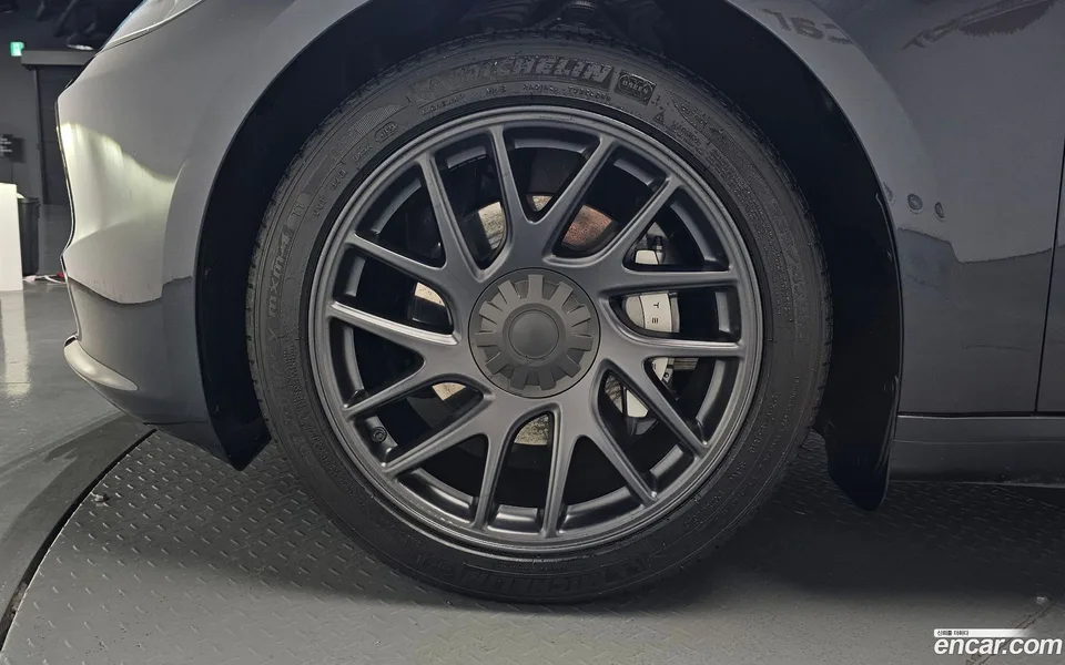 Tesla Model 3 AWD 2024 — thumbnail 2