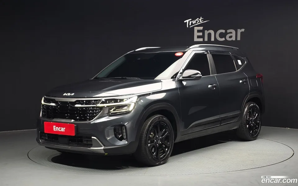 Kia Seltos 1.6 2WD 2023 — photo 1, buy with delivery to Moscow