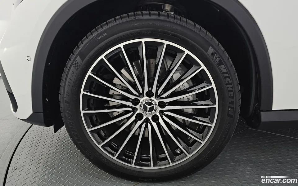 Mercedes-Benz GLC-Class GLC300 4MATIC AMG Line 2025 — thumbnail 2