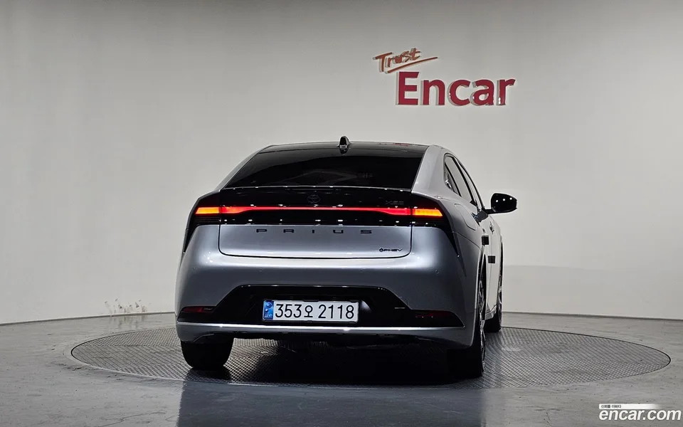 Toyota Prius 2.0 PHEV XSE 2024 — thumbnail 4