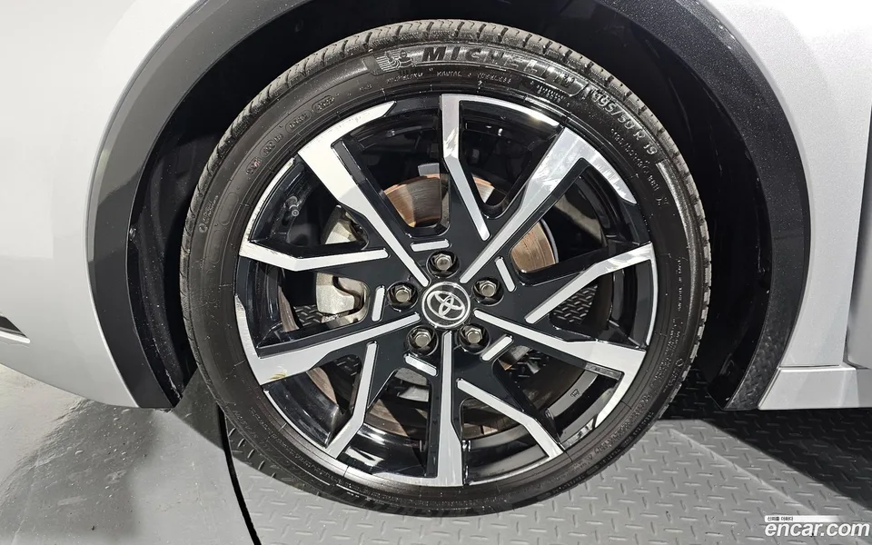 Toyota Prius 2.0 PHEV XSE 2024 — thumbnail 5