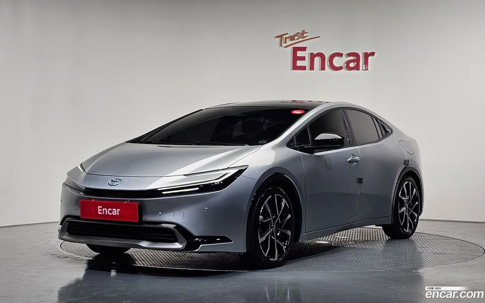 Toyota Prius 2.0 PHEV XSE 2024 — photo 1, buy with delivery to Moscow