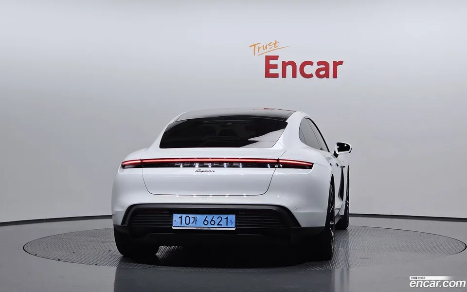 Porsche Taycan 2023 — thumbnail 4