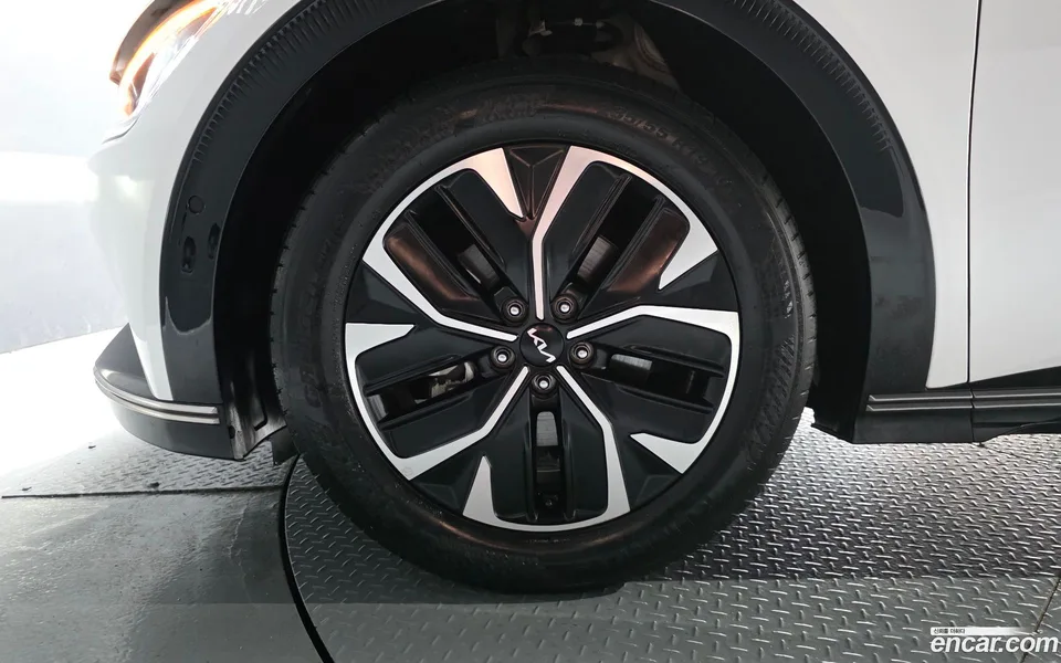 Kia EV6 2023 — thumbnail 2