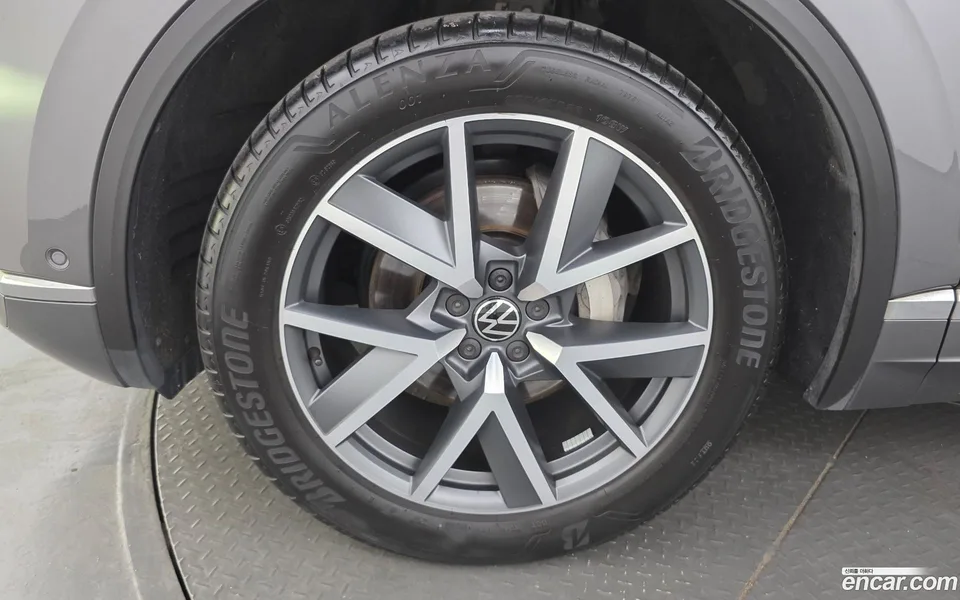 Volkswagen Touareg 3.0 TDI 2023 — thumbnail 2