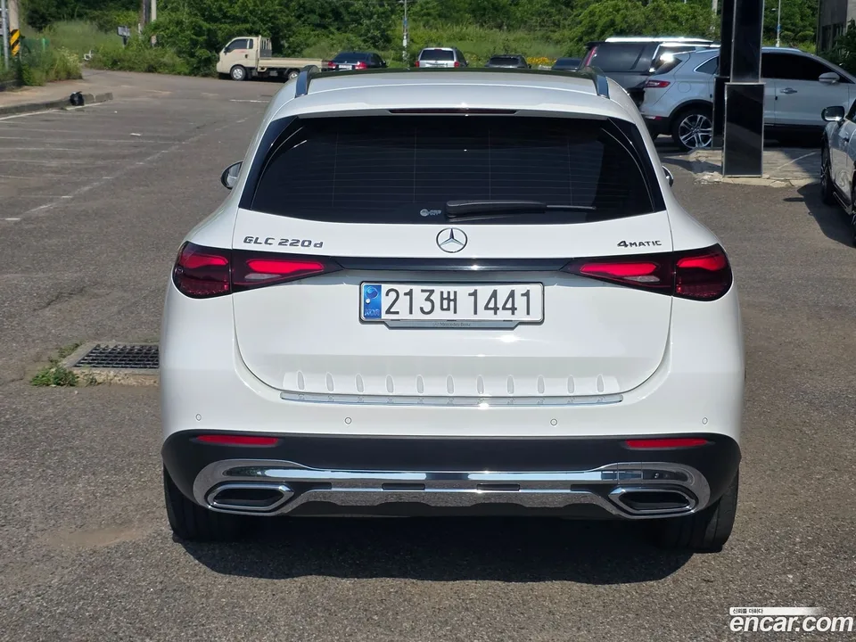 Mercedes-Benz GLC-Class GLC220 d 4MATIC 2023 — thumbnail 2