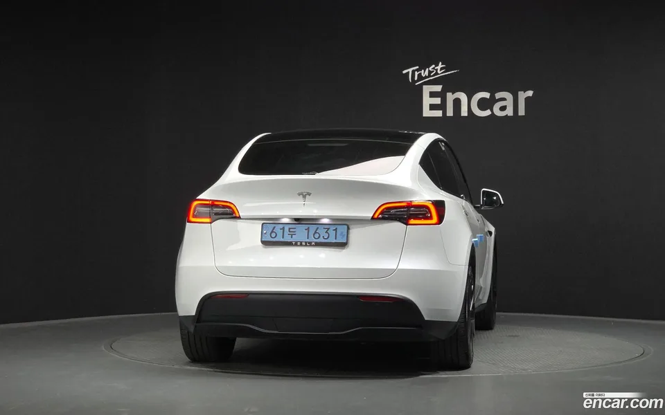 Tesla Model Y RWD 2024 — thumbnail 4