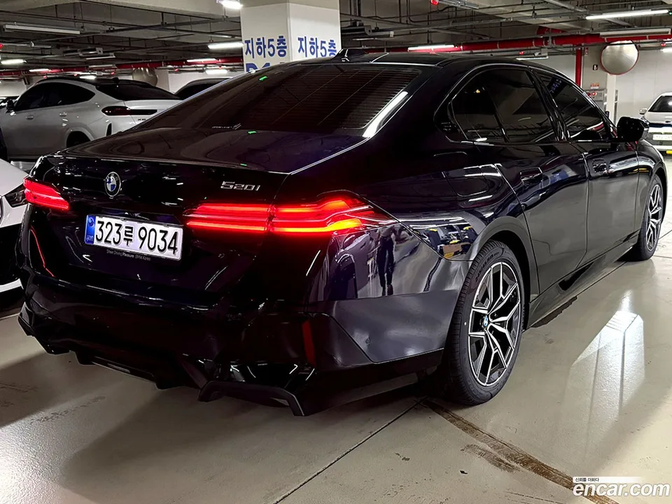 BMW 5 Series 520i M 2026 — thumbnail 4