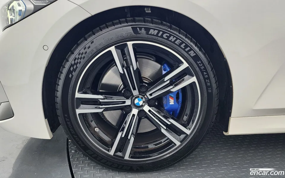 BMW 3 Series 320i M 2024 — thumbnail 2