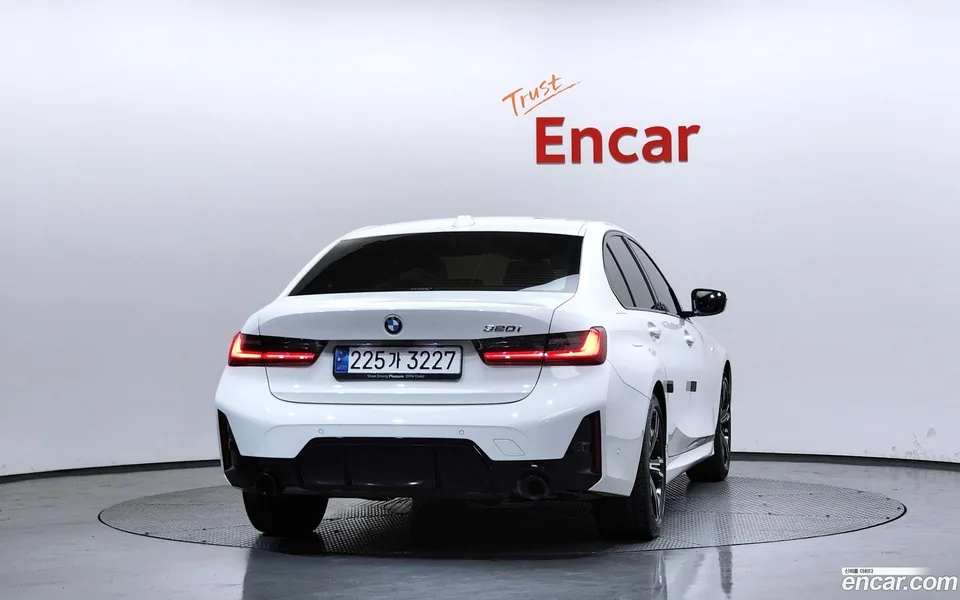 BMW 3 Series 320i M 2024 — thumbnail 4