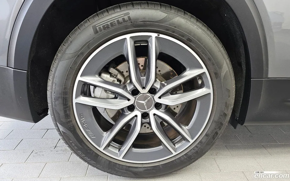 Mercedes-Benz GLB-Class AMG GLB35 4MATIC 2025 — thumbnail 2