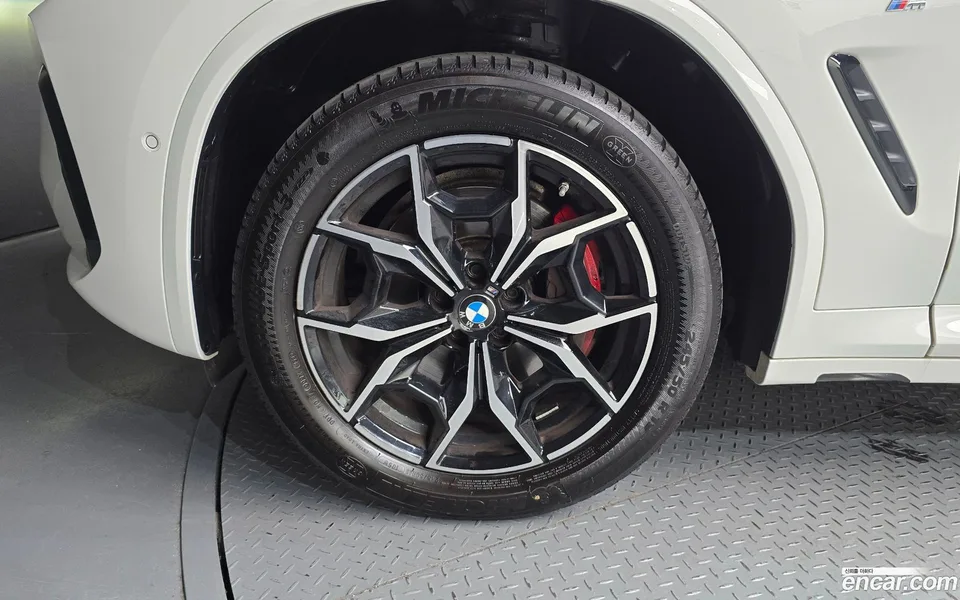BMW X4 xDrive20i M 2023 — thumbnail 2