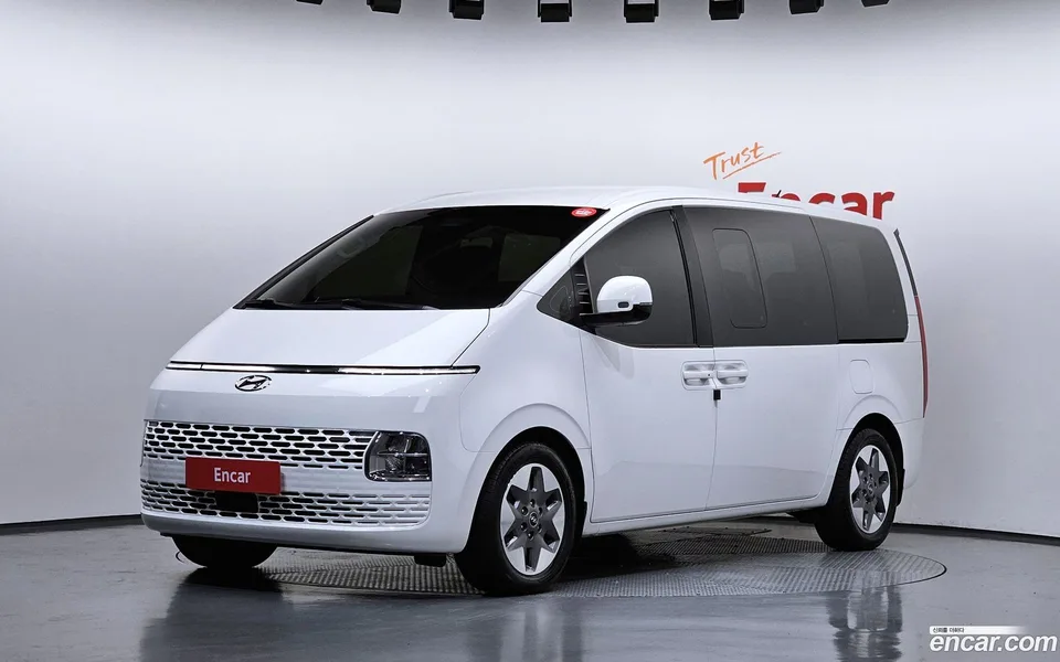 Hyundai Staria 9 2022 — photo 1, buy with delivery to Moscow