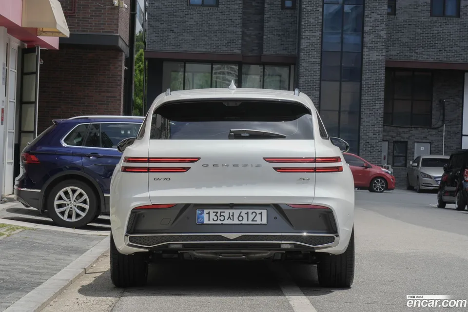 Genesis GV70 2.5T AWD 2025 — thumbnail 4