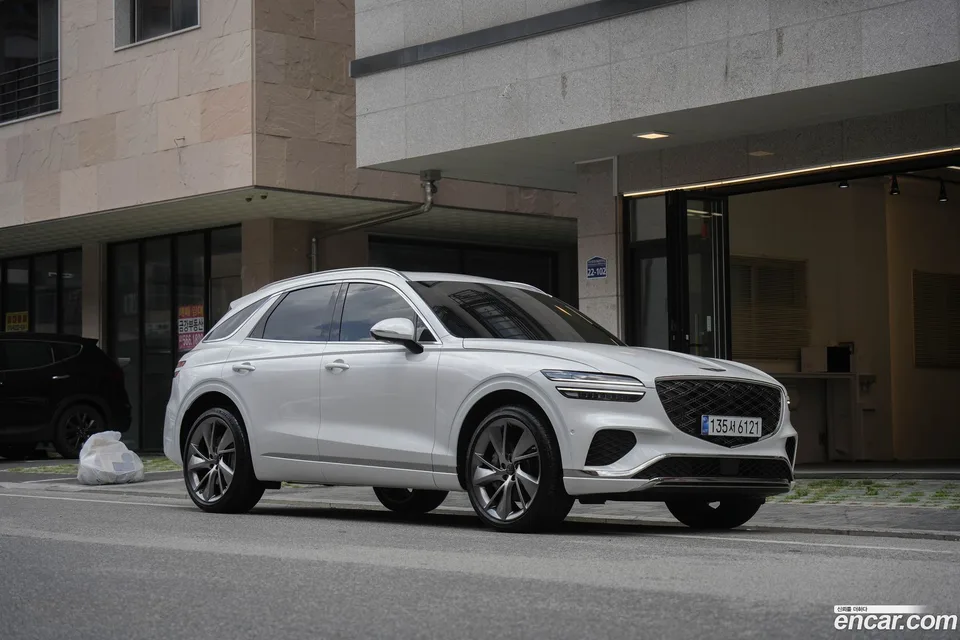 Genesis GV70 2.5T AWD 2025 — photo 1, buy with delivery to Moscow