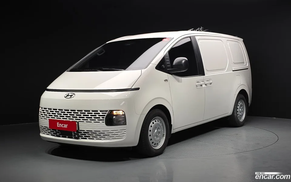 Hyundai Staria 3 2022 — photo 1, buy with delivery to Moscow