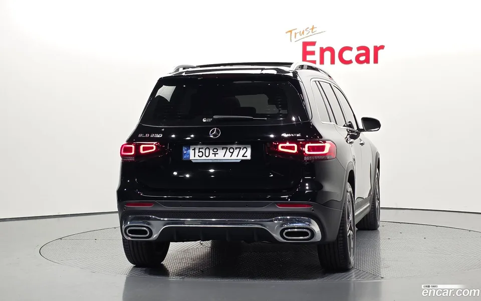 Mercedes-Benz GLB-Class GLB250 4MATIC 2023 — thumbnail 4