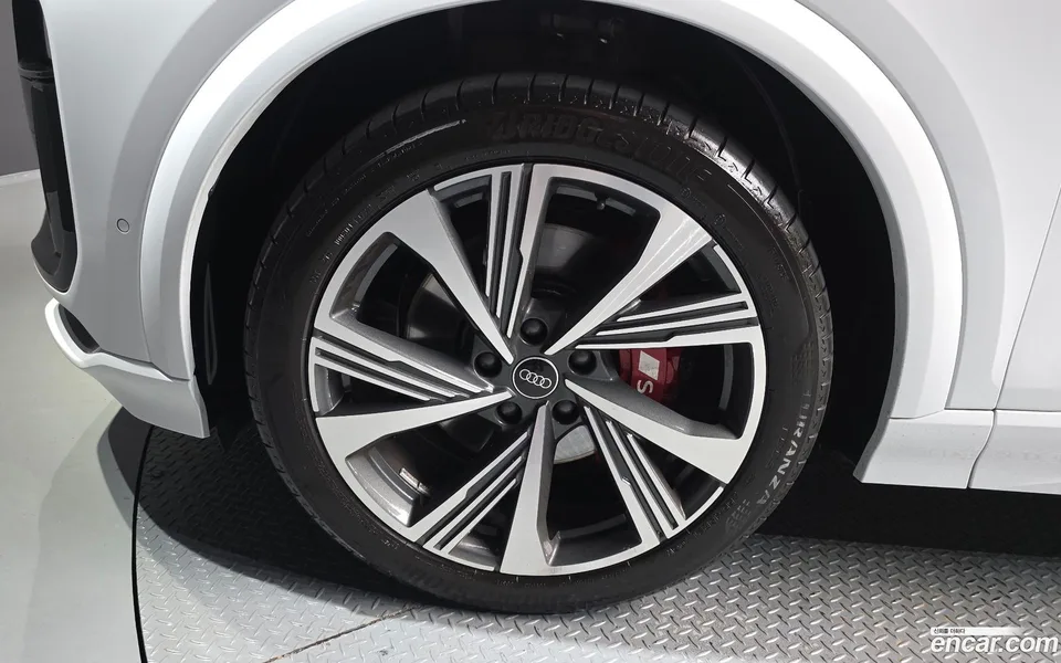Audi SQ6 e- 2025 — thumbnail 5