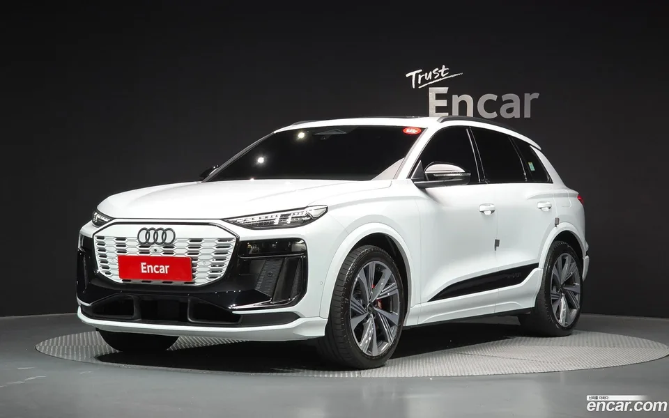 Audi SQ6 e- 2025 — photo 1, buy with delivery to Moscow