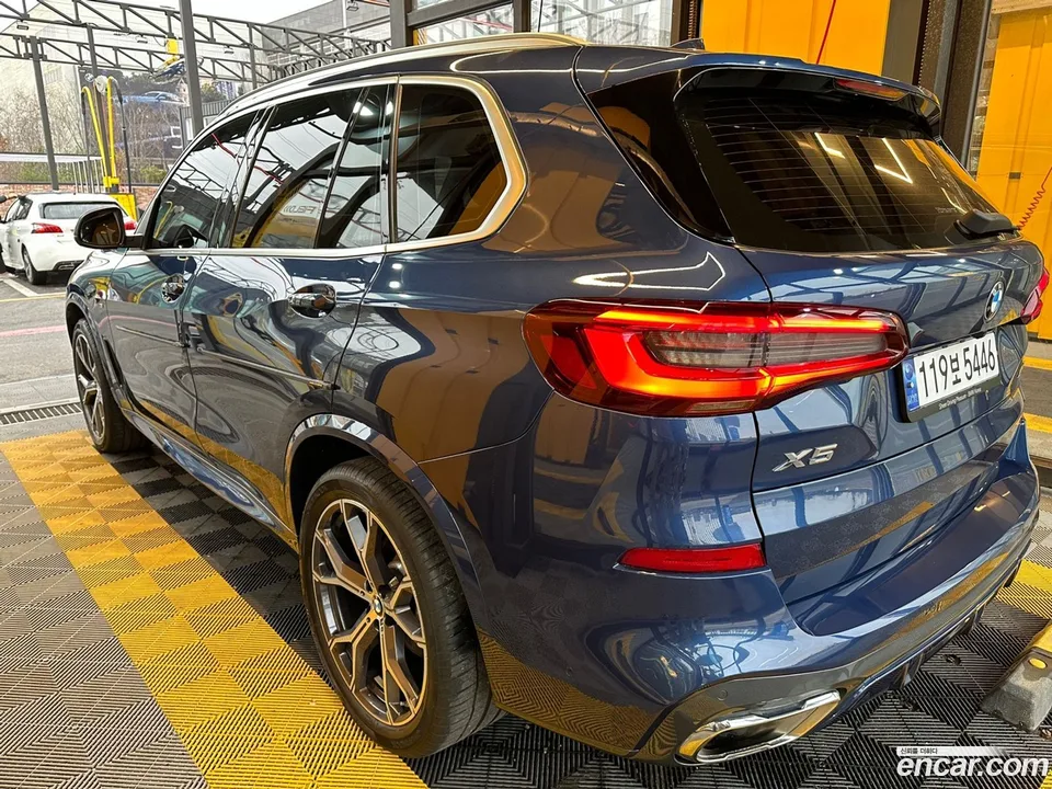 BMW X5 xDrive 40i M 2023 — миниатюра 2