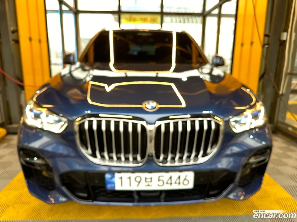 BMW X5 xDrive 40i M 2023 — фото 1, купить с доставкой в Москву