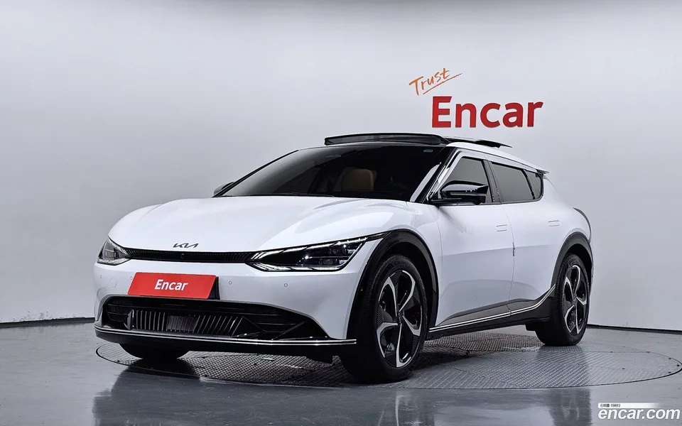 Kia EV6 2023 — photo 1, buy with delivery to Moscow