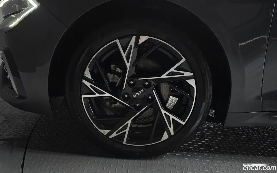 Kia K5 2.0 2023 — thumbnail 2