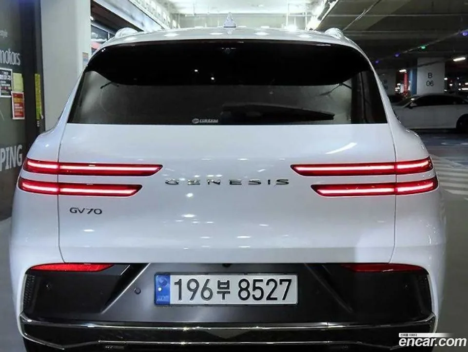 Genesis GV70 2.5T 2WD 2024 — миниатюра 2