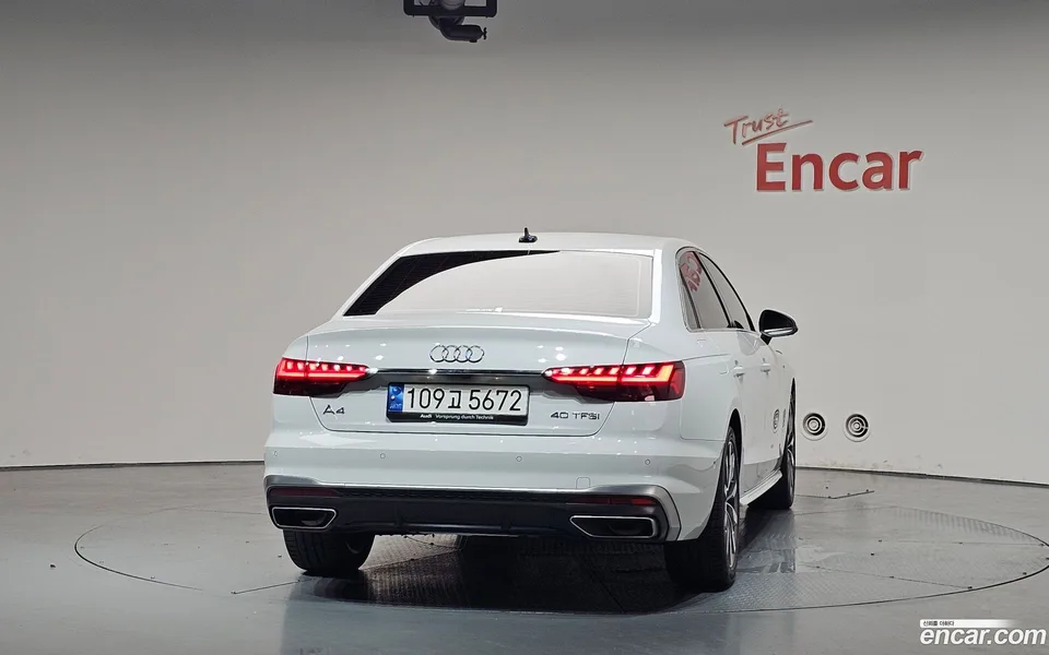 Audi A4 40 TFSI 2023 — thumbnail 4