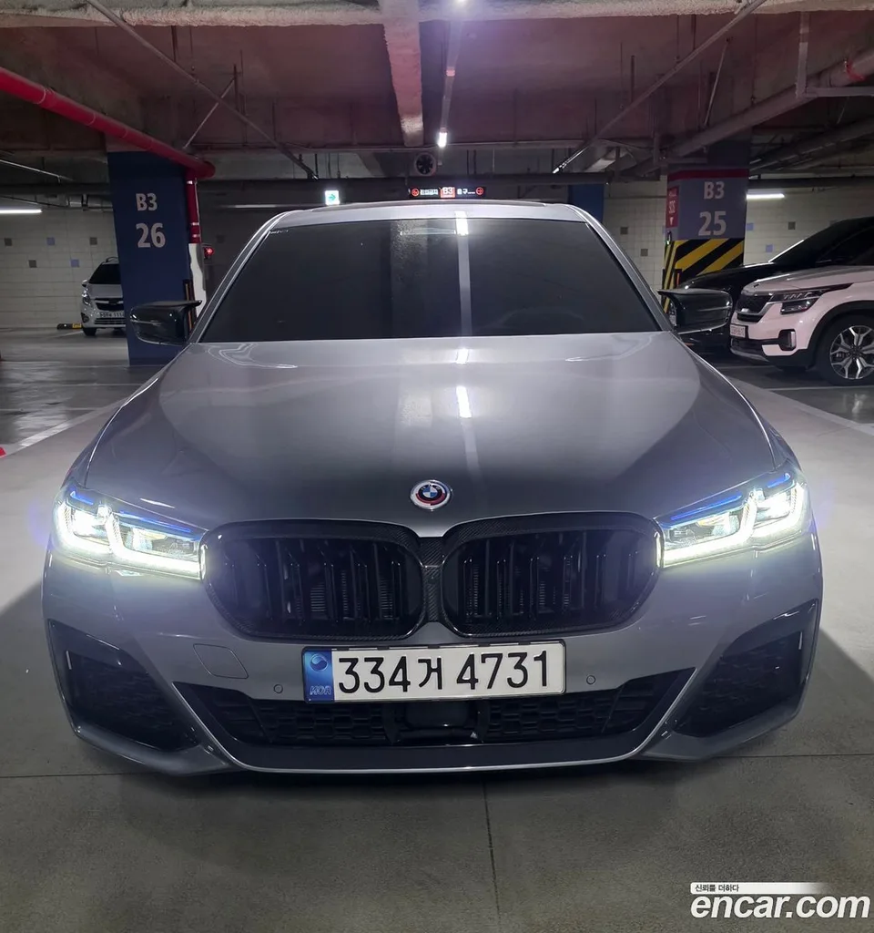 BMW 5 Series M550i xDrive 2023 — thumbnail 3