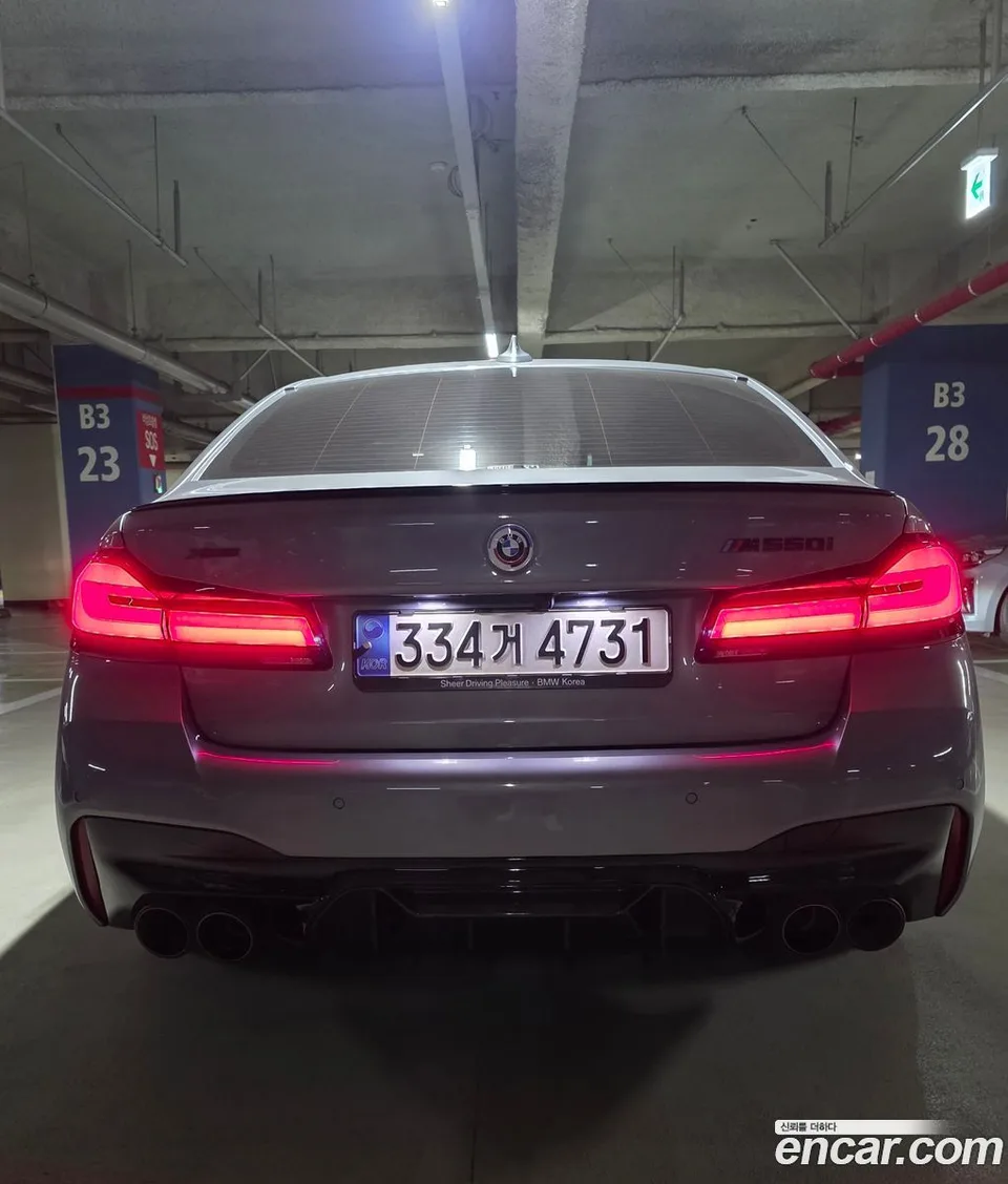 BMW 5 Series M550i xDrive 2023 — thumbnail 4