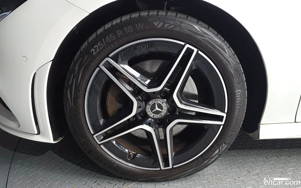 Mercedes-Benz CLA-Class CLA250 4MATIC 2023 — thumbnail 2
