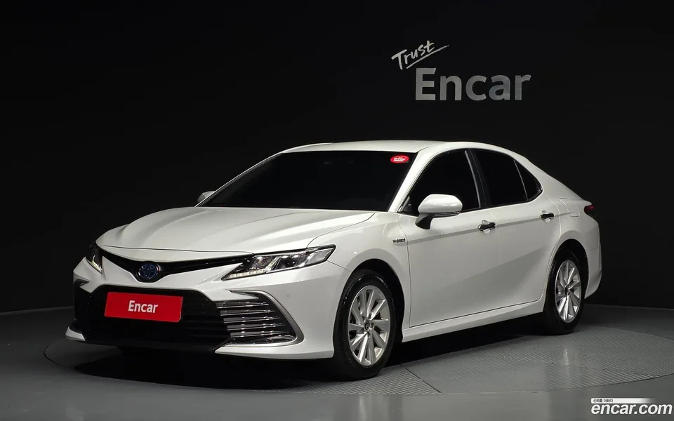 Toyota Camry 2.5 LE 2024 — photo 1, buy with delivery to Moscow