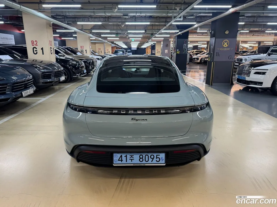 Porsche Taycan 4 2025 — thumbnail 4