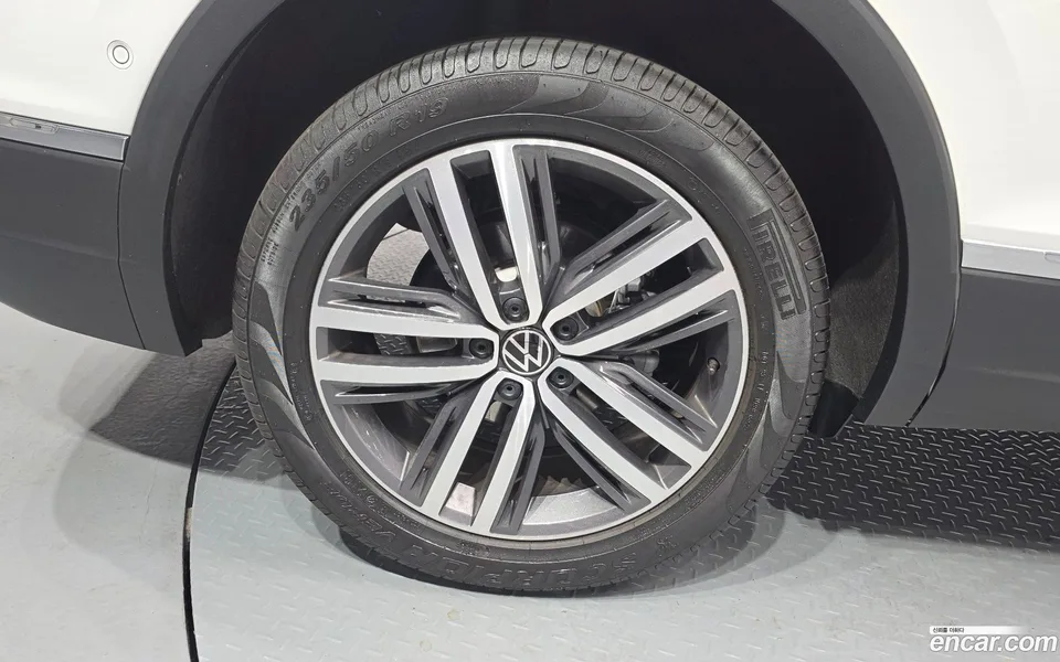 Volkswagen Tiguan Allspace 2.0 TSI 2024 — thumbnail 5