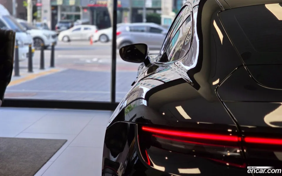 Porsche Taycan 4S 2026 — thumbnail 2