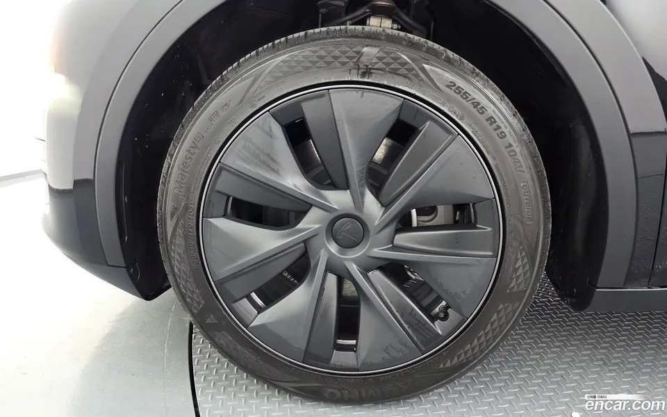Tesla Model Y RWD 2024 — thumbnail 2