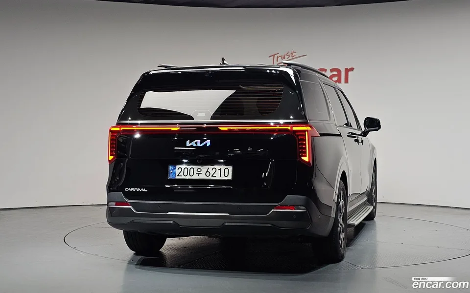 Kia Carnival 9 2023 — thumbnail 4