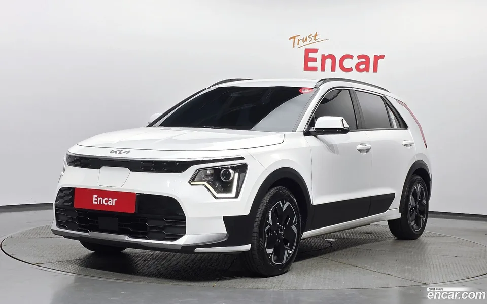 Kia Niro EV 2023 — photo 1, buy with delivery to Moscow