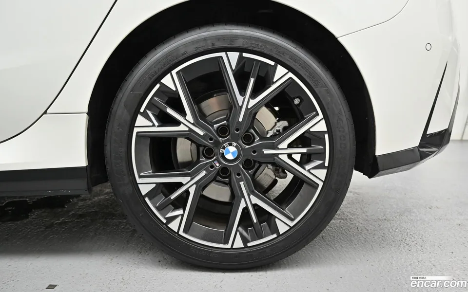 BMW 1 Series 120 M 2025 — thumbnail 2