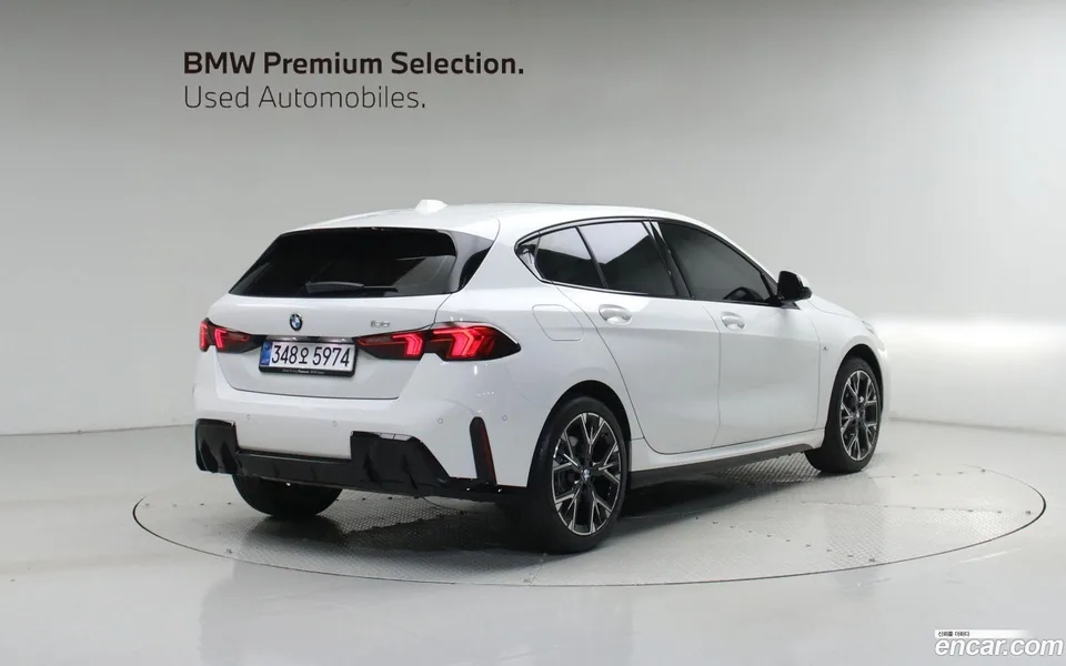 BMW 1 Series 120 M 2025 — thumbnail 4