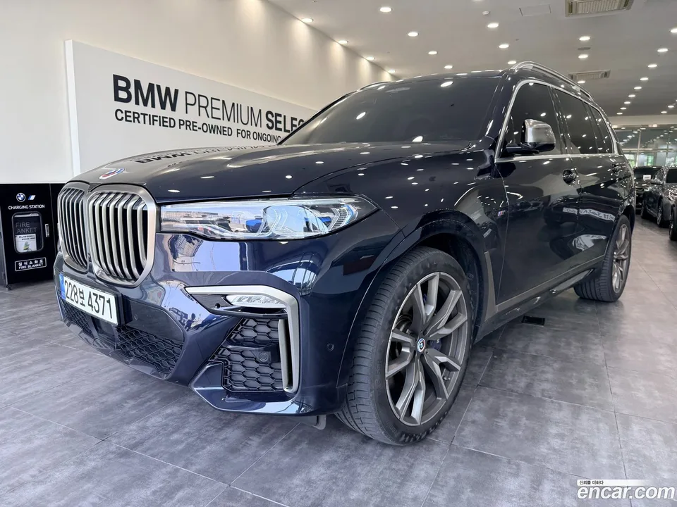 BMW X7 M50i 6 2022 — photo 1, buy with delivery to Moscow