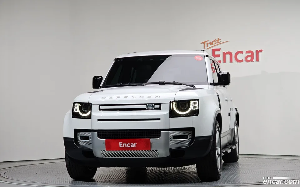Land Rover Defender 110 D300 HSE 2023 — thumbnail 3