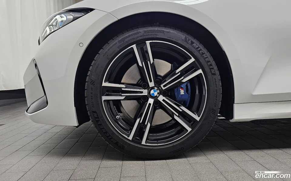 BMW 3 Series 320i M 2025 — thumbnail 2