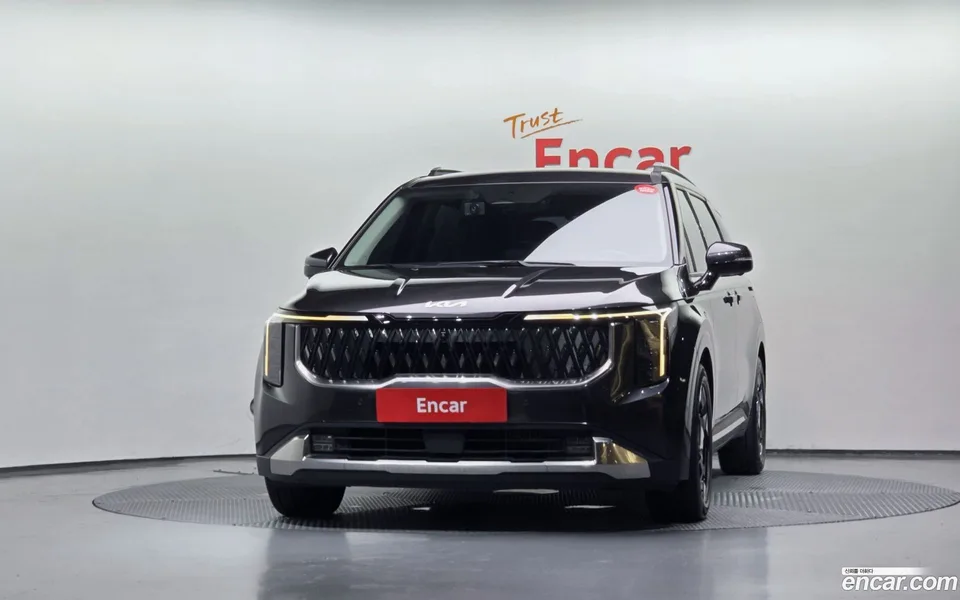 Kia Carnival 7 2023 — thumbnail 3