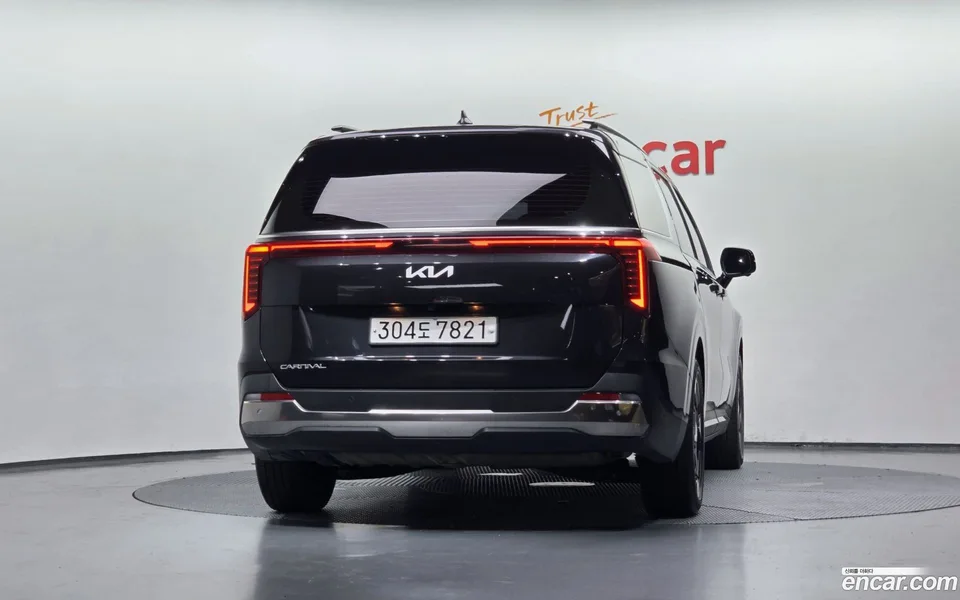 Kia Carnival 7 2023 — thumbnail 4