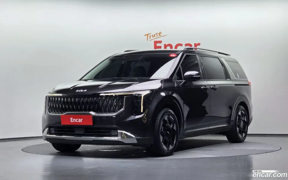 Kia Carnival 7 2023 — photo 1, buy with delivery to Moscow