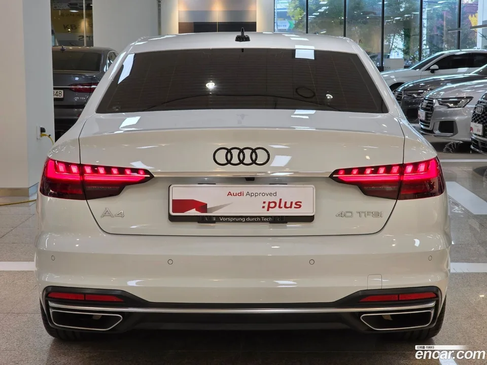 Audi A4 40 TFSI 2023 — thumbnail 4