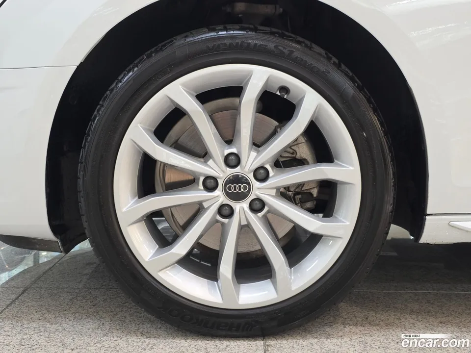 Audi A4 40 TFSI 2023 — thumbnail 5