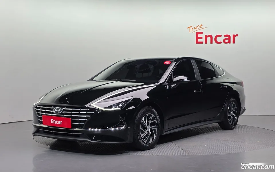 Hyundai Sonata Hybrid 2023 — photo 1, buy with delivery to Moscow